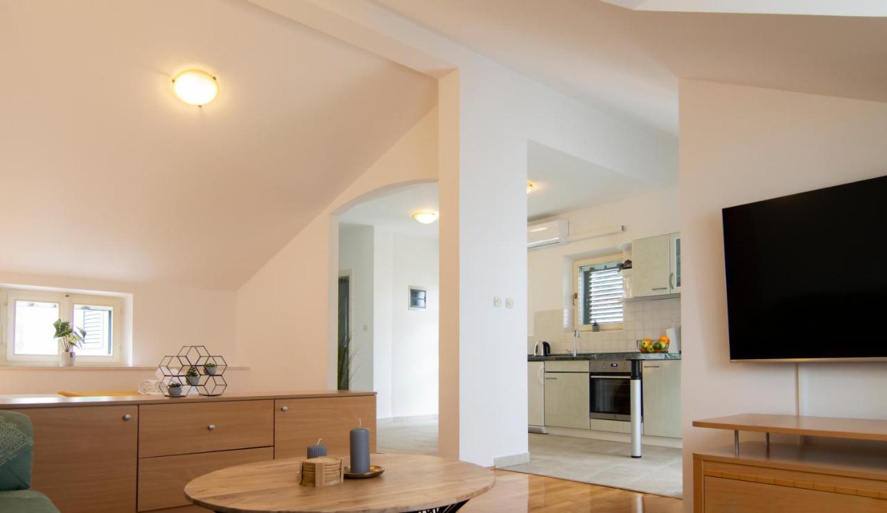 Mozart Apartments Baska Voda Luaran gambar